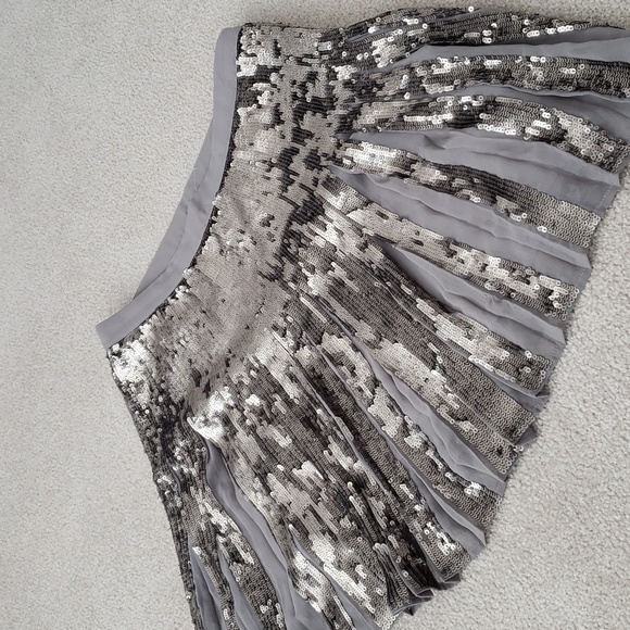 Banana Republic grey skirt - Picture 2 of 5